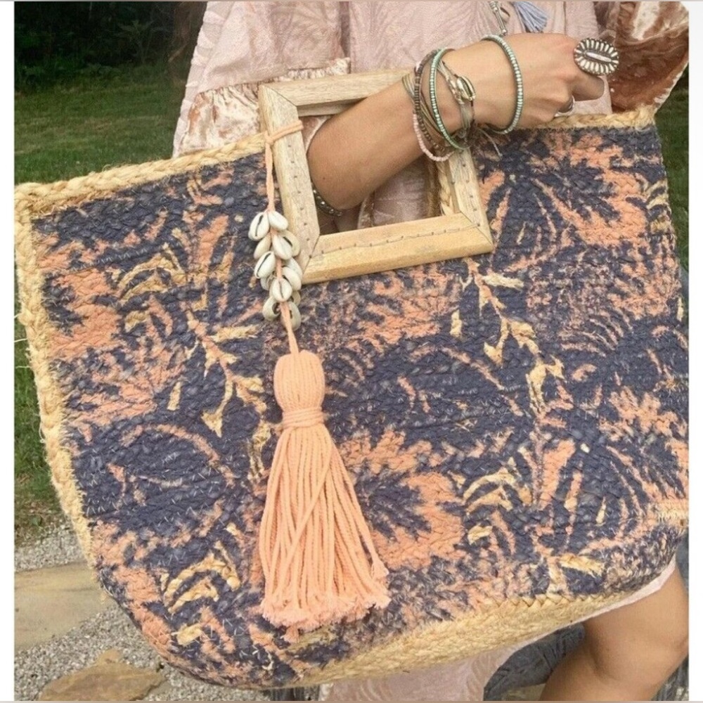 Twig and Arrow Jute Tote Woven Wood Tassel Beach Bag Large Boho Shell Coral Blue